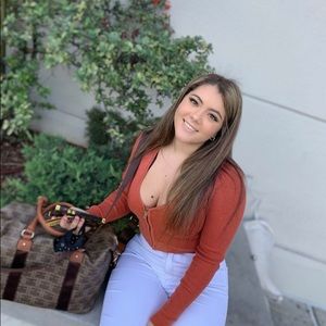 Meet your Posher, Melissa